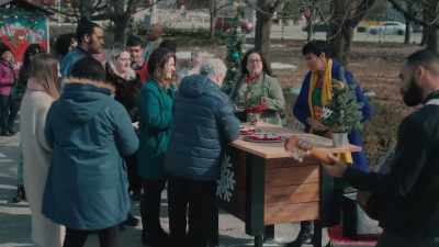 [indistinct] - The Great Holiday Bake War