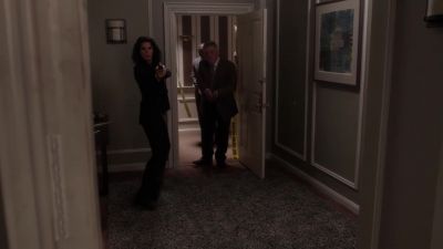[ indistinct shouting, metal clanking ] - Rizzoli & Isles