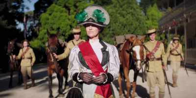 (indistinct shouting) - Picnic at Hanging Rock