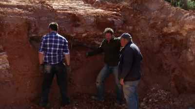 (INDISTINCT SPEECH)Yeah. - Outback Opal Hunters
