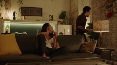 (indistinct TV chatter) - Queen of the South