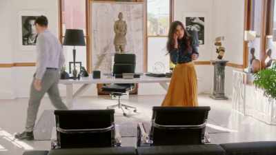 - Ingrid! Bună!
- Ce se aude? - Lease on Love