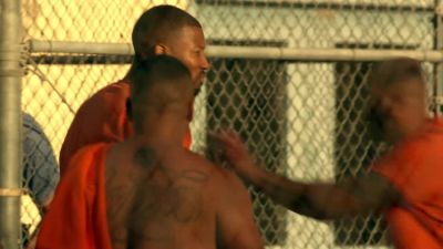 INMATE: What's up, man? - Lethal Weapon
