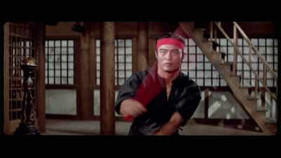'Inosanto attempts to intimidate our hero - The Final Game of Death