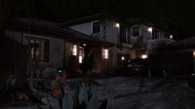 [insects chirping] - Ray Donovan