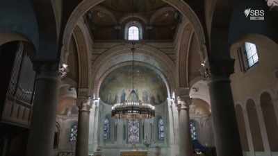 Inside, beneath the dome, stand
four monumental granite columns - Roman Megastructures