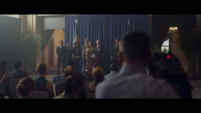 Inside that hospital
is a smaller hospital called Lakeside. - Five Days at Memorial