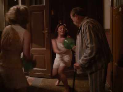 - Inside!
- Tröger sent the girls into his seraglio. - Fabian: Going to the Dogs
