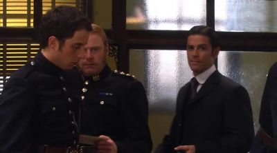 Inspector, there was a trunk
delivered for you. - Murdoch Mysteries