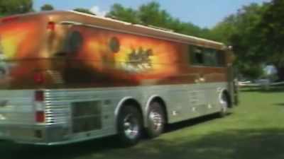 Instead he buzzed the tour bus
several times, - Randy Rhoads: Reflections of a Guitar Icon