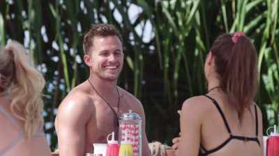 INSTEAD SINGLE BOY WINSTON WILL
BE KATRINA'S PARTNER FOR TODAY. - Love Island
