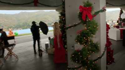 [instrumental
 deck the halls ] - Ladies of the '80s: A Divas Christmas