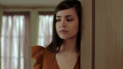 [instrumental music] - Pretty Little Liars: The Perfectionists