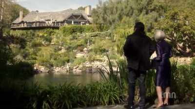 (instrumental music) - Michael Jackson: Searching for Neverland
