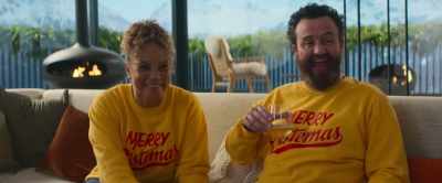 - In't it? Eh?
- [laughter] - Your Christmas or Mine 2