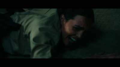 (intense music)
(Jessica wailing) - Woman in the Maze