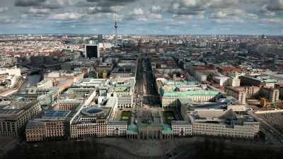 Intense street warfare
breaks out across Berlin - World War II: Secrets from Above