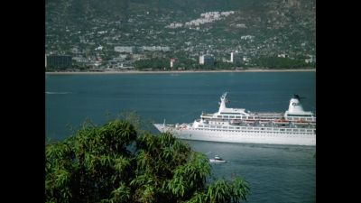 Intercom: Buenos dias,
se oras y se ores. - The Love Boat