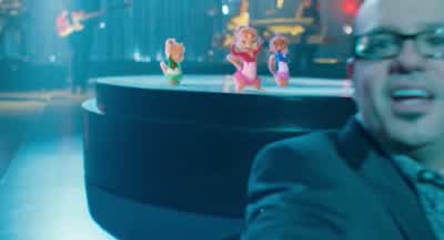 Justine call Ian Hawke310 555 5309 - Alvin and the Chipmunks: The Squeakquel