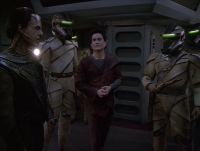 Interesting device. - Star Trek: Deep Space Nine