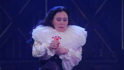 Interpretarea mea a oricărei
actrițe dintr-o dramă de epocă. - Alex Borstein: Corsets & Clown Suits