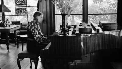 INTERVIEWER:
And why fall in love
with Joni - David Crosby: Remember My Name