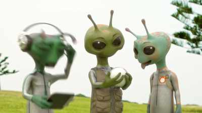 [intrigued mumbling] - Alien TV