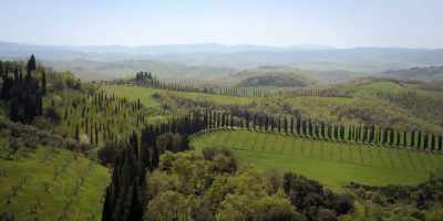 [intriguing music playing] - La Dolce Villa