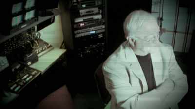 INVESTIGATOR JOE NICKELL
ANALYZES THE FOOTAGE. - Strange Evidence