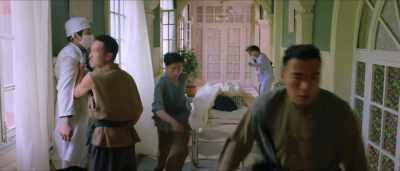 Ip Man, hit him! Hit him! - Ip Man: The Awakening