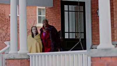 - Iris!
- Stay back, Mr. Wilson! - Little Girl in the Window