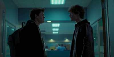- Is that a bag full of-- - Wolf Pack