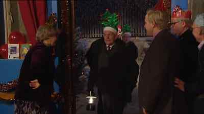 - Is this all right?
- Come 'ere, you. - Still Game
