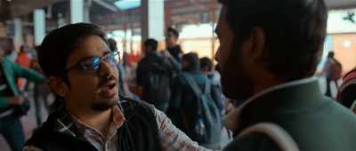 Is she alone? Is he with her? - Atrangi Re
