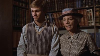 -Is it alright to look around?
-Yes, of course. - The Waltons