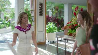 Is anyone else struggling
to breathe in this humidity? - Romance in Hawaii