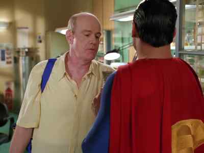 - Is anyone...?
- They didn't make it. - Lois & Clark: The New Adventures of Superman