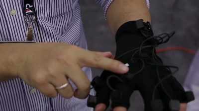 Is capturing
my finger orientation & position. - The Power of Glove