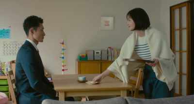 - Is she causing you trouble?
- Oh, no, not at all. - My Boyfriend in Orange