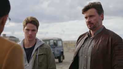 -Is Danny's debt cleared?
-We're solid? - Professionals