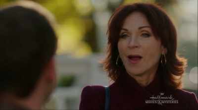 Is dat zo? Want u komt erg bedreigend over. - Aurora Teagarden Mysteries: A Game of Cat and Mouse
