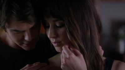 Is this distracting you? - Pretty Little Liars