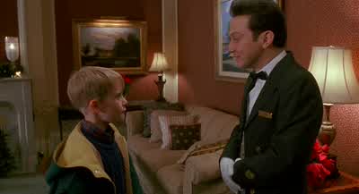 Is everything all right, sir? - Home Alone 2: Lost in New York