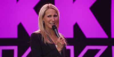 Is that feminism?
[crowd laughing] - Nikki Glaser: Bangin'