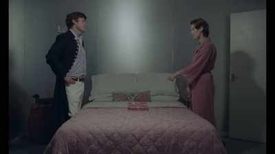 - Is this for me?
- Mm-hmm. - The Souvenir