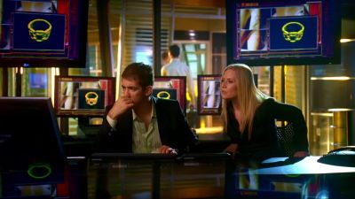 Is that her missing ring? - CSI: Miami