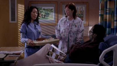 - Is that his lunch?
- Oh, no, you can't have it. - Grey's Anatomy