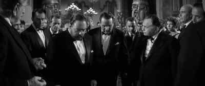 - Is he ill?
- Yes, seriously. - Seven Thieves