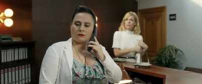 - Is he in yet?
- No, not yet. - Toc Toc