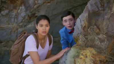 - Is... Is that a laser?
- She's forcing the lock! - Rock Island Mysteries